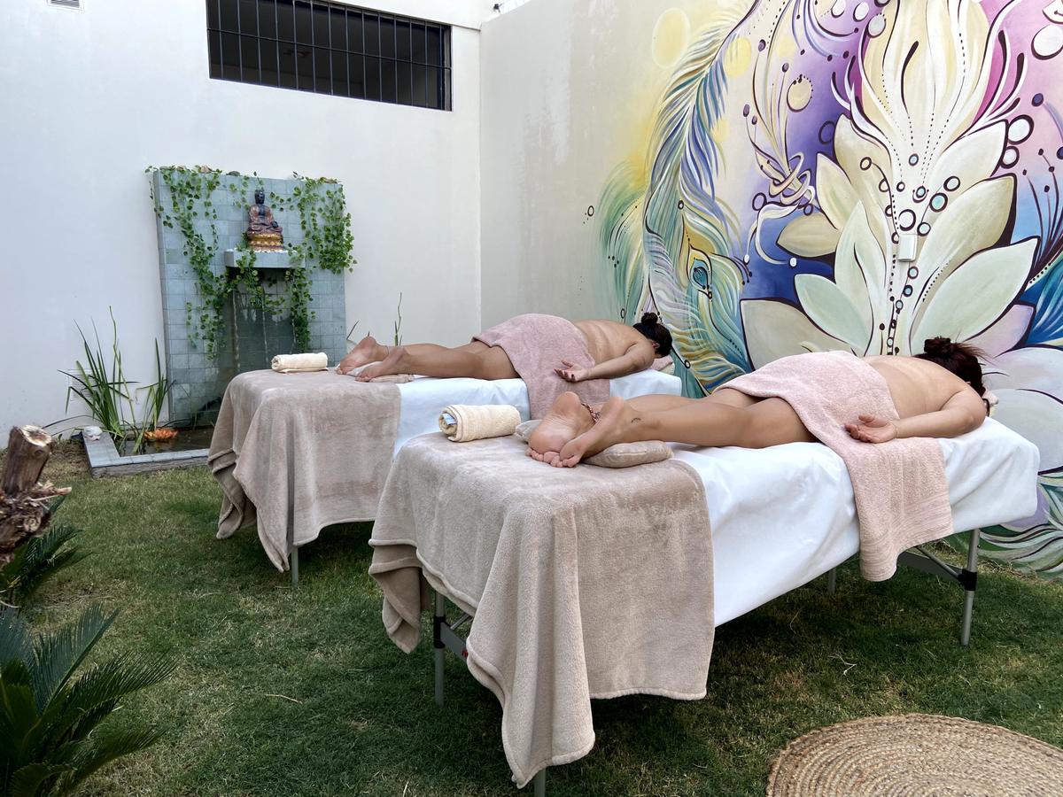 Sala de spa con ambiente relajante